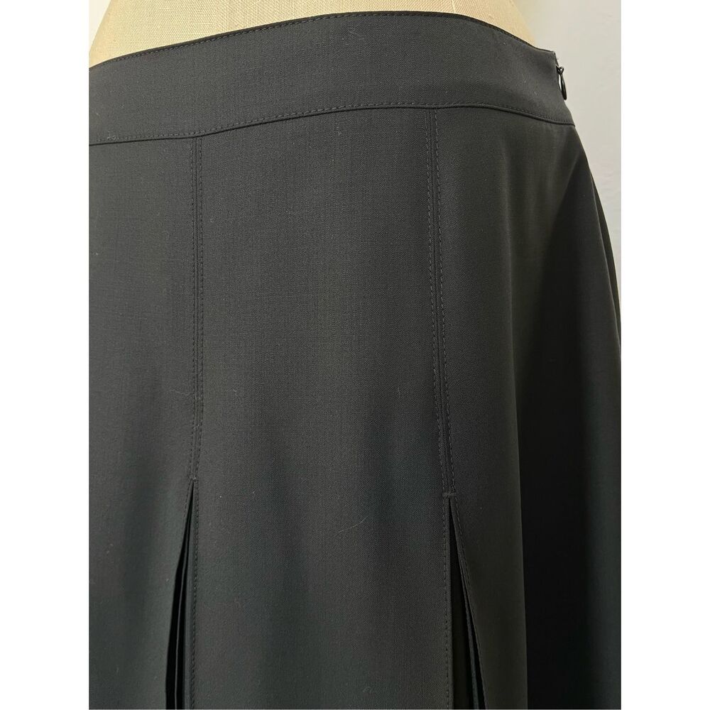 Burberry of London Women’s 8 Virgin Wool Pleated Skirt - Picture 9 of 12